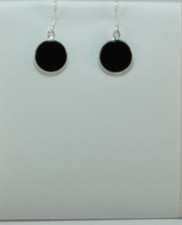 glatt geschliffen Schwarz Onyx in einer Silberfassung