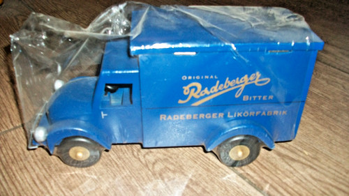 Radeberger werbung auto - auto,, holz
