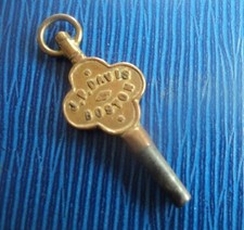 Werbe Taschenuhr Schlüssel - J.P. Davis Boston Lincolnshire Keine Nummer + 8 & 5