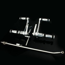 Vorverlegte Fußrastenanlage