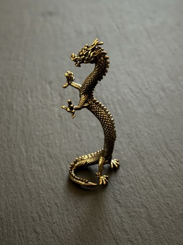 Chinesischer drache aus - drache,