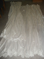 TOP aus Erbschaft: schöner 2 tlg. Vorhang / Gardine / Store mit "Blumen" -Muster