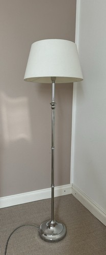 Stehlampe