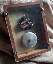 VINTAGE TÜRKLINGEL HOLZ MESSING BUTLER KLINGELKASTEN TATTOO PISTOLE SALON FRISEURSALON 