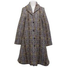 Catherine Andre, Mantel