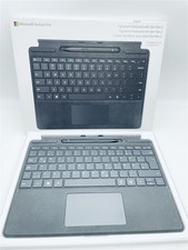Microsoft Surface Pro 8 / Pro X Signature Keyboard im Bundle mit schwarzem Slim 