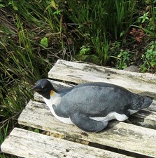 Pinguin liegend Figur L 32 cm