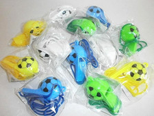 Restposten 84 x Trillerpfeife am Band - bunt, Fußball , Geburtstag, Mitgebsel