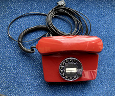 rotes Telefon m. Wählscheibe