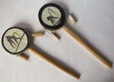 Affentrommel Handtrommel Schütteltrommel, 2 Stück - aus Holz, bemalt