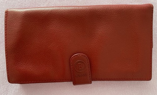 Rote geldbörse aus leder der - aus,