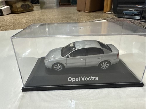 Silberne opel vectra - silberne,