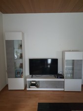 wohnwand modern,Farbe weiss -grau,3 teilig,alle 3 Teile Länge zusammen 224cm.