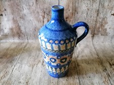 Schöne Keramikvase mit Henkel