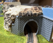 Tunnelportale und mauerteile - tunnelportale,