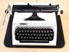 Reiseschreibmaschine Schreibmaschine ERIKA Daro 100-106 DDR Rarität historisch