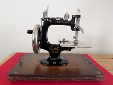 Vintage Miniatur Spielzeug Blei Nähmaschine im Bugholzkoffer.Made in Japan 1933-41