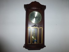 Alte Pendeluhr Wanduhr Schlaguhr mit Gong und Schlüssel zum aufziehen