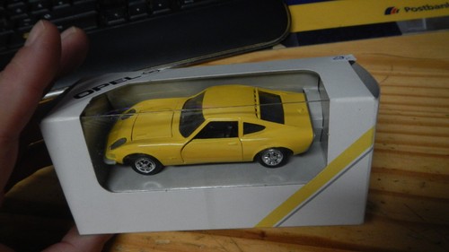 Opel dealer modell - 1:43,