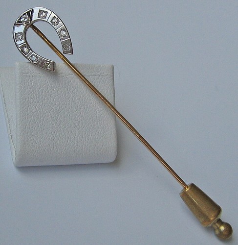 Diamant brosche aus - ♦️,