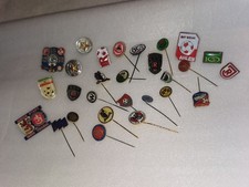 27 Anstecknadeln/Pins von deutschen und internationalen Vereinen