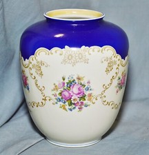 Vase, blauer Fond, Blumen 