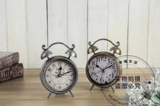 Uhr in Wecker Design Tischuhr