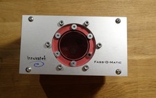 Innovatek Fass-O-Matik in Rot mit 5.25" Einbaurahmen - Ausgleichsbehälter