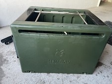 Heubox Pferd Kerbl Hay Box mit Wandhalterung und Sicherung 