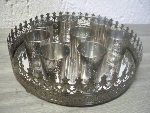 Teelichthalter auf tablett - teelichthalter,