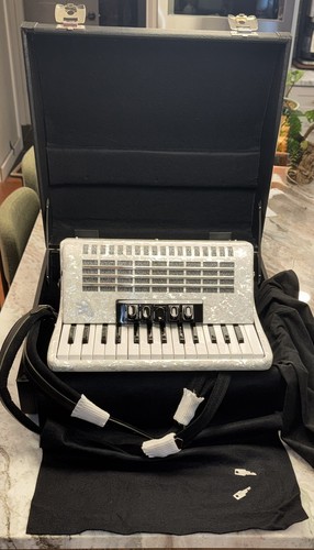 Pearl white weltmeister - white,