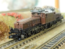 Arnold 2468 : E-LOK Ce 6/8 14253 "SBB" KROKODIL IN BRAUN SPUR N ANALOG MIT OVP