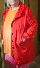 leichte Regenjacke rot
