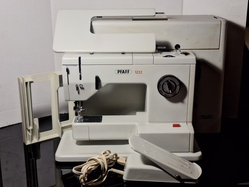 Pfaff sewing machine 1222 - machine, with