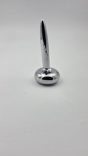 Schwebender stift mit - schwebender, halter