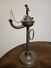 Alte Zinn Öllampe mit Figur /