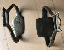 2 verschiedene alte Steigbügel aus Messing Deko (antik ?)