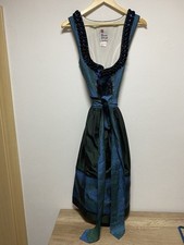 Dirndl in blau und grün