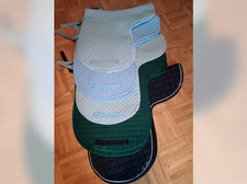 5 Dressur-Satteldecken, gewaschen, teilw. neuwertig, teilw. used