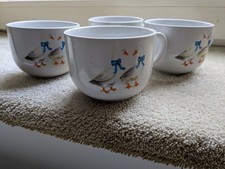 Kaffeebecher Porzellan Sandra Rich Hellgrau mit Gänsen als Motiv gebraucht