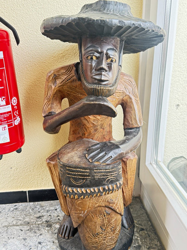 Handgeschnitzte holzfigur mann - handgeschnitzte,