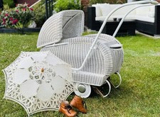 Wunderschöner Vintage-Kinderwagen Korbgeflechte Holz Holzspielzeug 50er Jahre #1