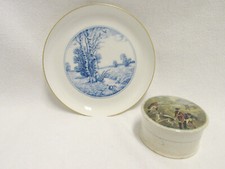 Meissen Teller um 1980-und Keramikdose mit bemalter Bärenjagd auf Deckel um 1920