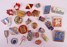 DDR Abzeichen Pins Orden um