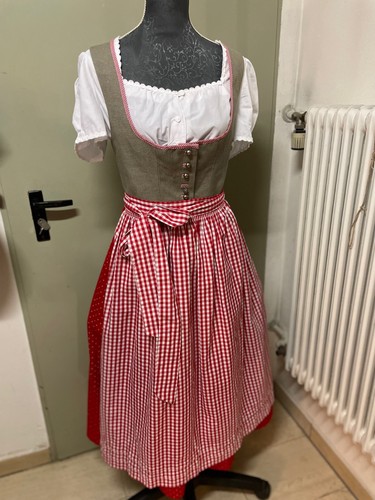 Neuwertiges dirndl mit bluse - neuwertiges,