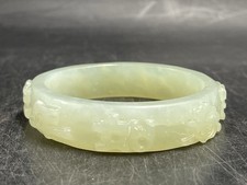 Jade Armreif mit chin.Schriftzeichen Relief aus hellgrüner Jade-China