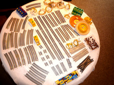 Minitrix Spur n Konvolut, Gleise, Bananenstecker, 1Weiche, Beleuchtungssockel...