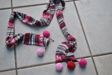 Ticket to heaven Mädchen Strick Schal mit Bommel grün rot rosa gemustert