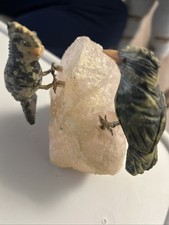 Steinvögel auf Rosenquarz  Handgeschnitzt Deko Figur Mineralstein