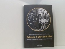 Gehrock, T-Shirt und Talar